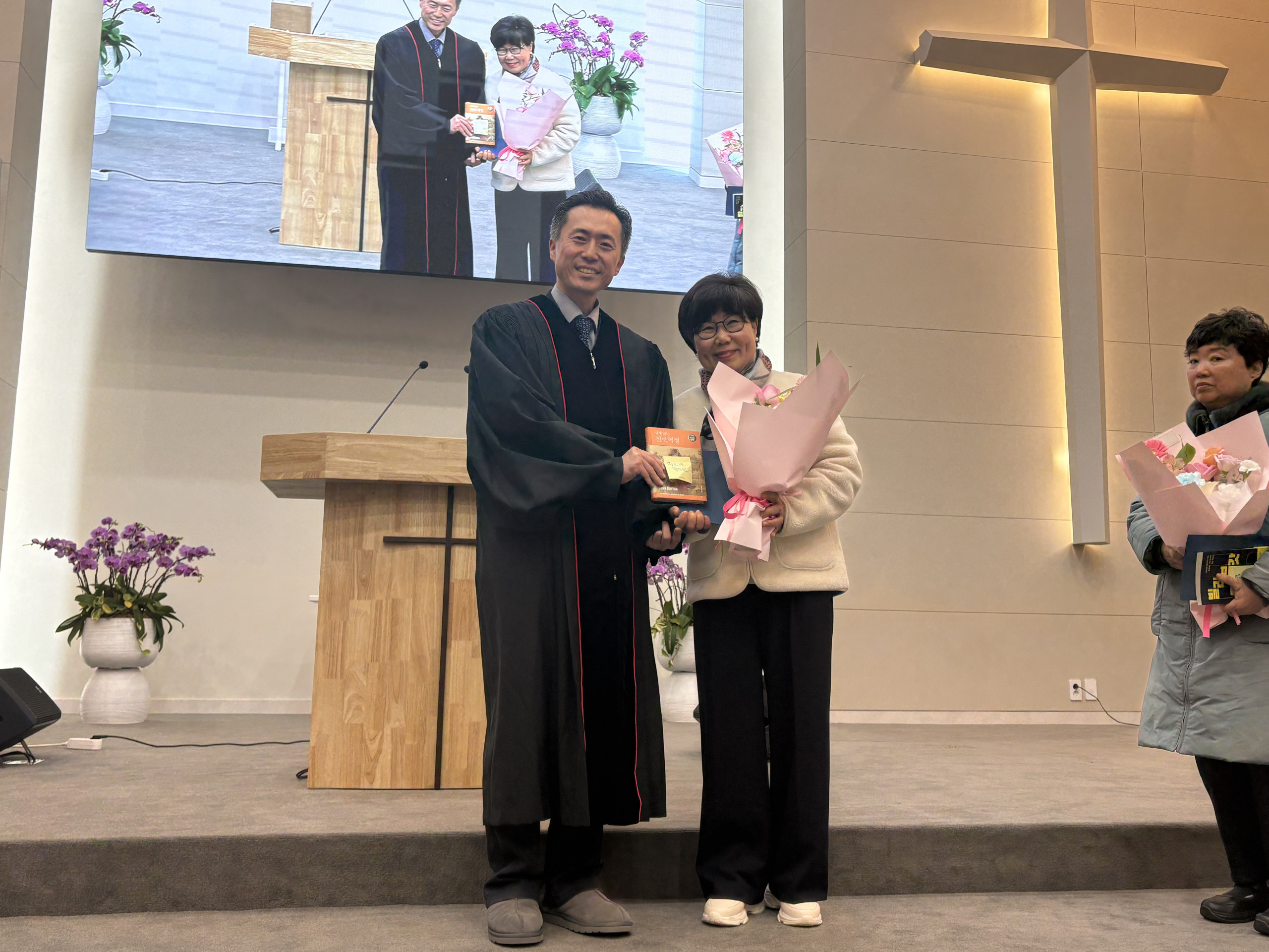 새가족 지도자 과정 수료식_정근례 권사님(1월) 썸네일